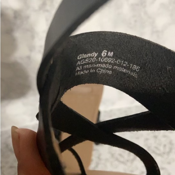 B true bare, straps thong sandal - Picture 5 of 7